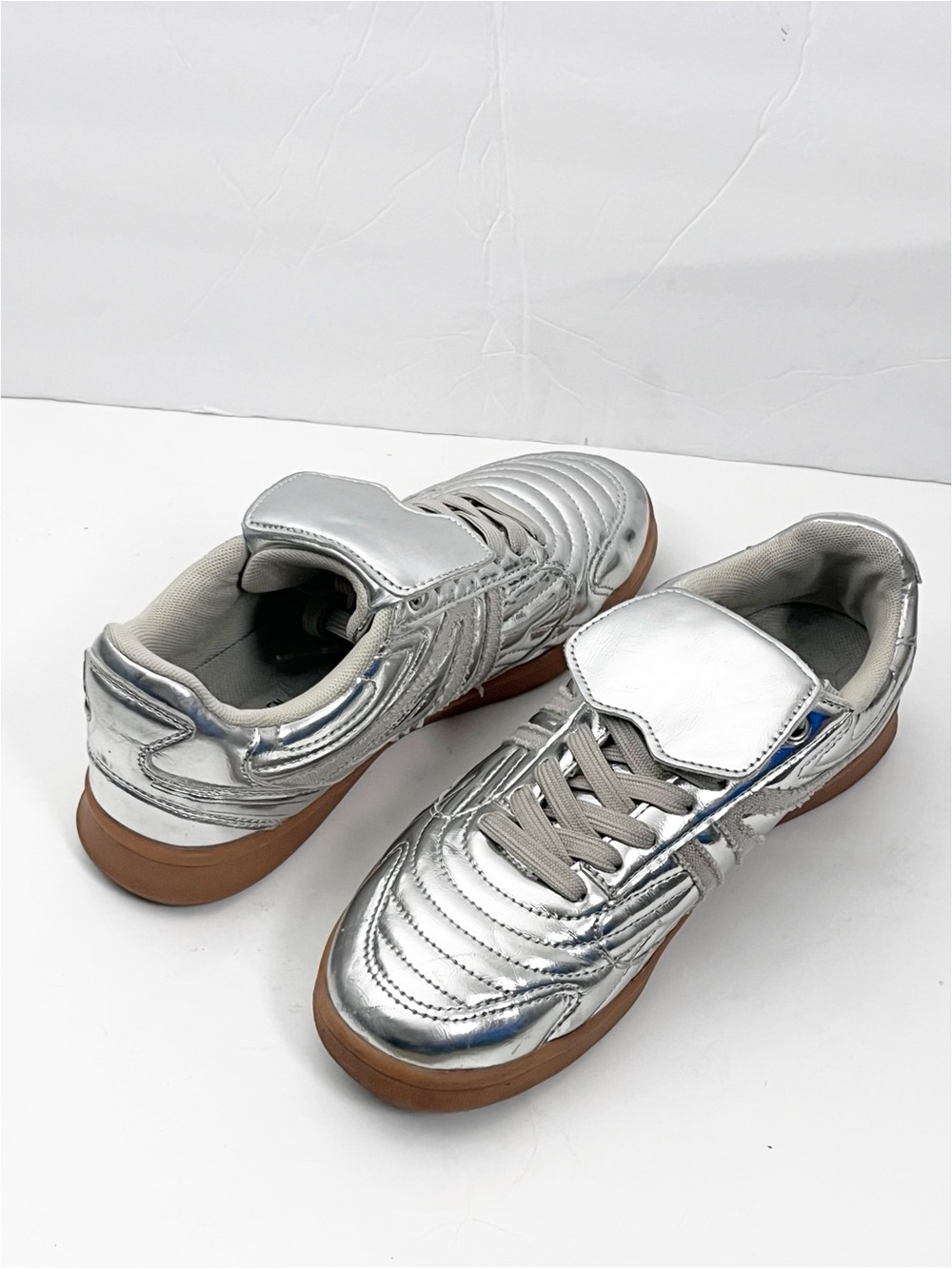 STEVE MADDEN Madrid Silver Metallic Lace Up Sneakers Shoes Size 7.5 Retro Casual
